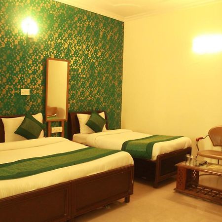 Hotel Smart Plaza Νέο Δελχί Εξωτερικό φωτογραφία