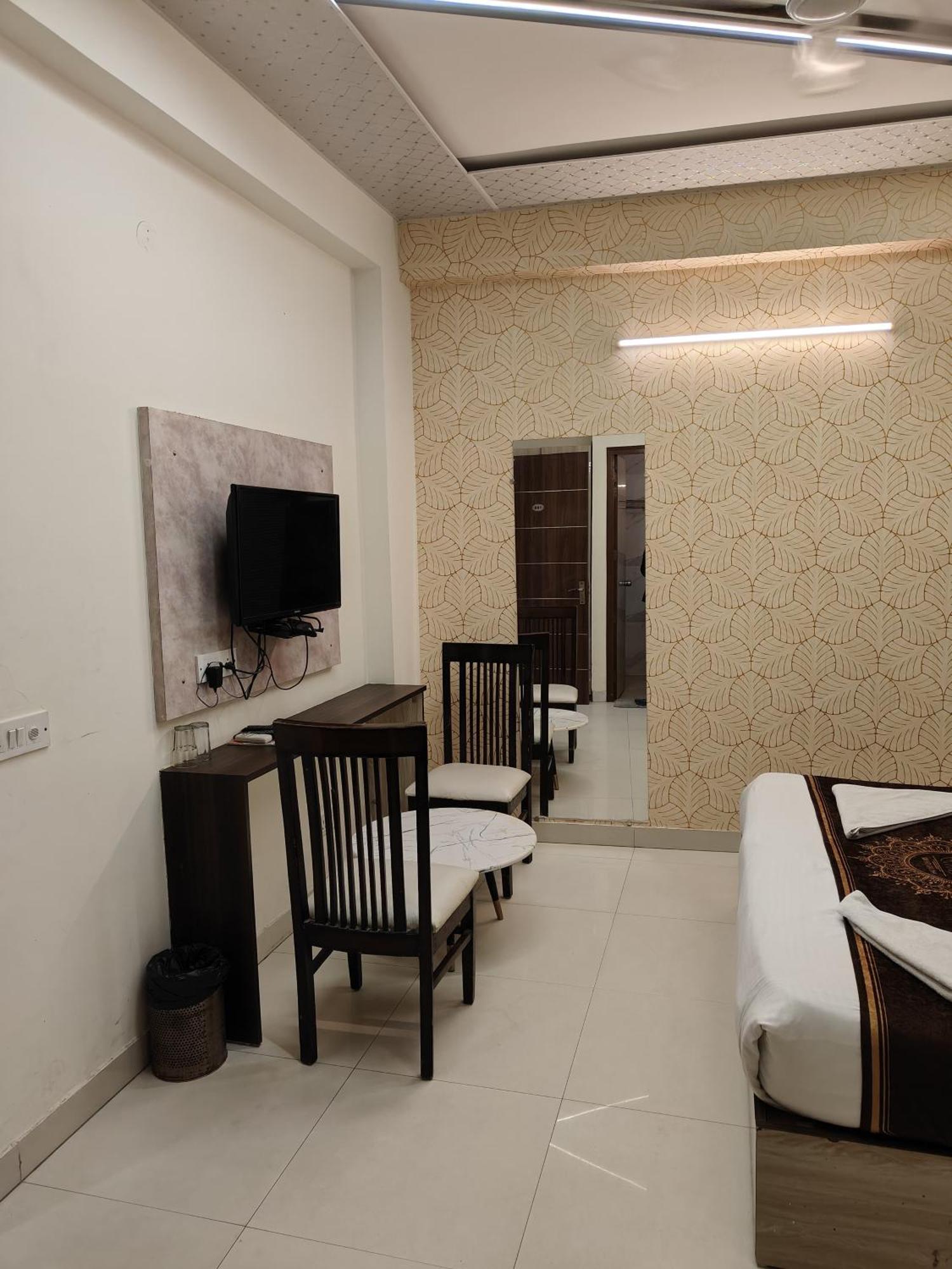 Hotel Smart Plaza Νέο Δελχί Εξωτερικό φωτογραφία