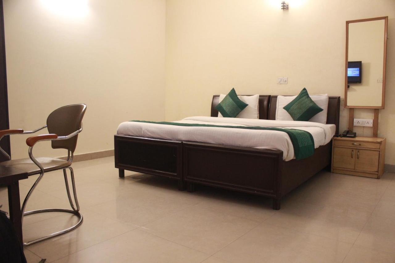 Hotel Smart Plaza Νέο Δελχί Εξωτερικό φωτογραφία