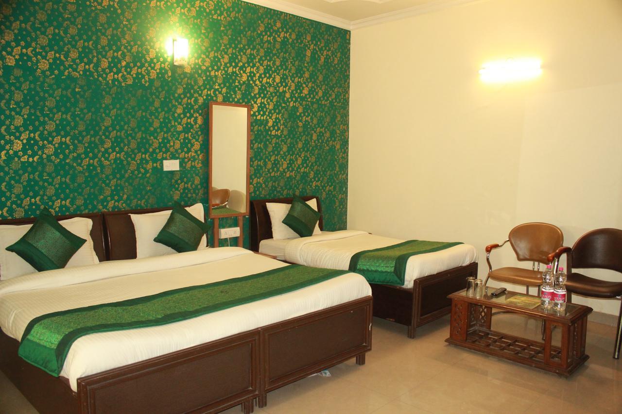 Hotel Smart Plaza Νέο Δελχί Εξωτερικό φωτογραφία
