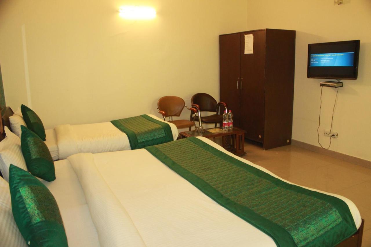 Hotel Smart Plaza Νέο Δελχί Εξωτερικό φωτογραφία