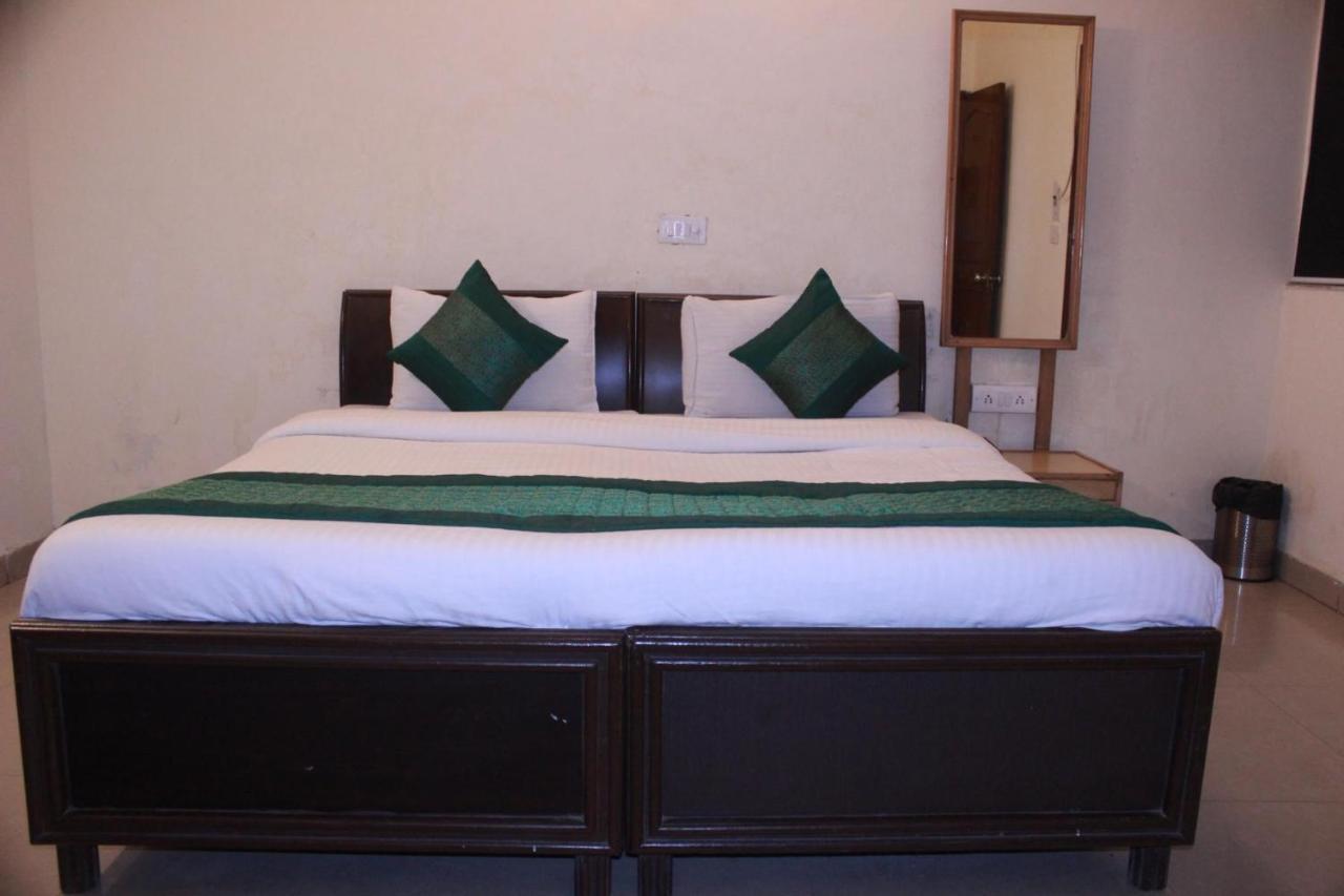 Hotel Smart Plaza Νέο Δελχί Εξωτερικό φωτογραφία