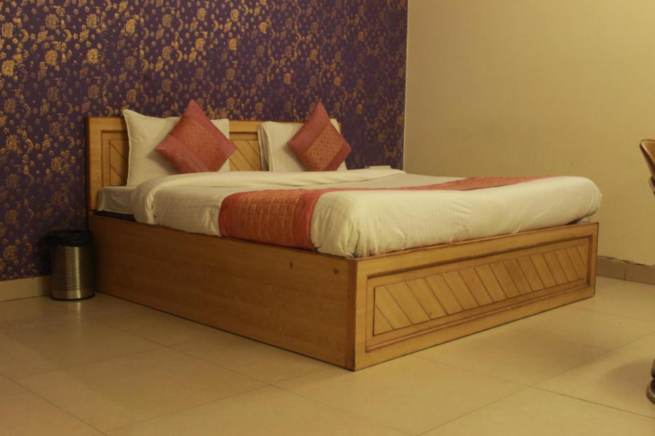 Hotel Smart Plaza Νέο Δελχί Εξωτερικό φωτογραφία