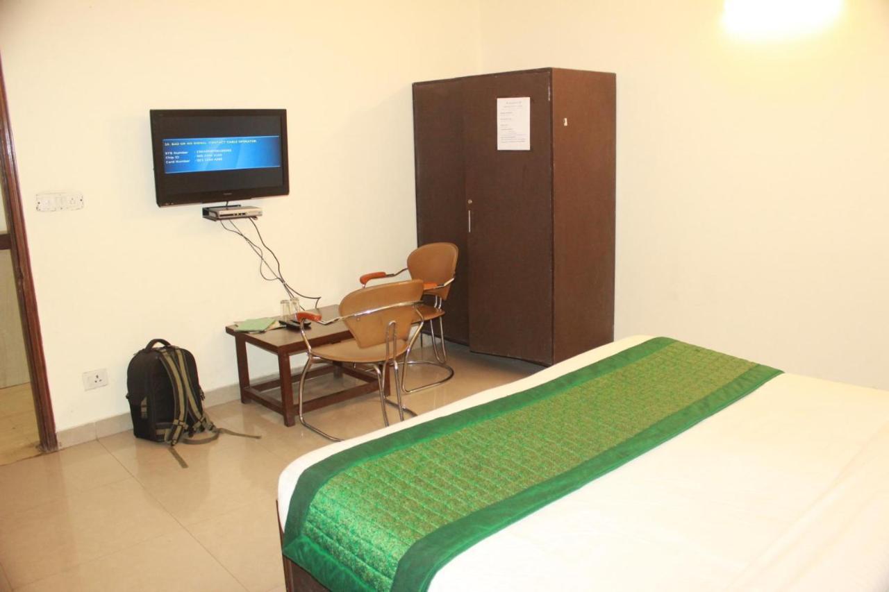 Hotel Smart Plaza Νέο Δελχί Εξωτερικό φωτογραφία