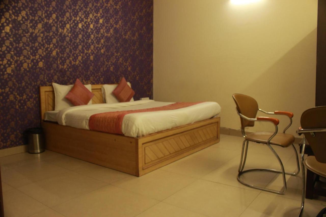Hotel Smart Plaza Νέο Δελχί Εξωτερικό φωτογραφία