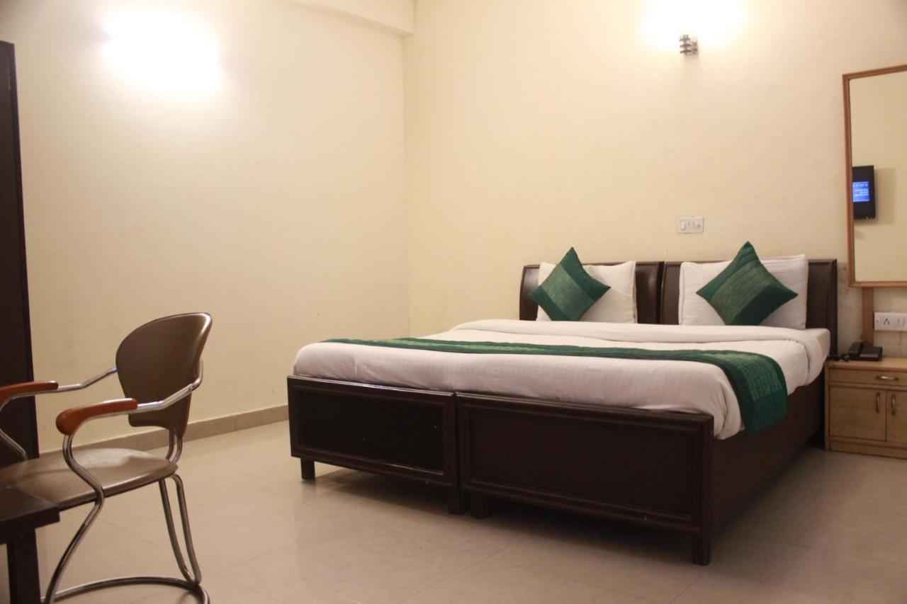 Hotel Smart Plaza Νέο Δελχί Εξωτερικό φωτογραφία