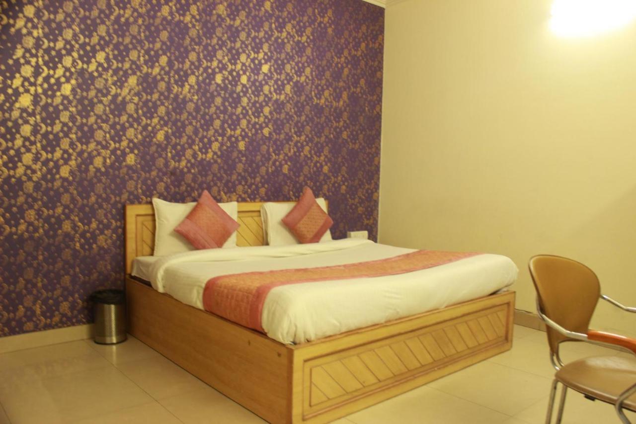 Hotel Smart Plaza Νέο Δελχί Εξωτερικό φωτογραφία
